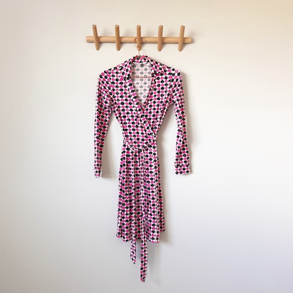 Diane Von Furstenberg Dresses & Skirts - Diane Von Furstenberg Wrap Dress